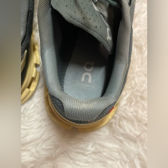 ON CLOUD HELION SWISS ENGINEERED RUNNING SHOES - Picture 11 of 16